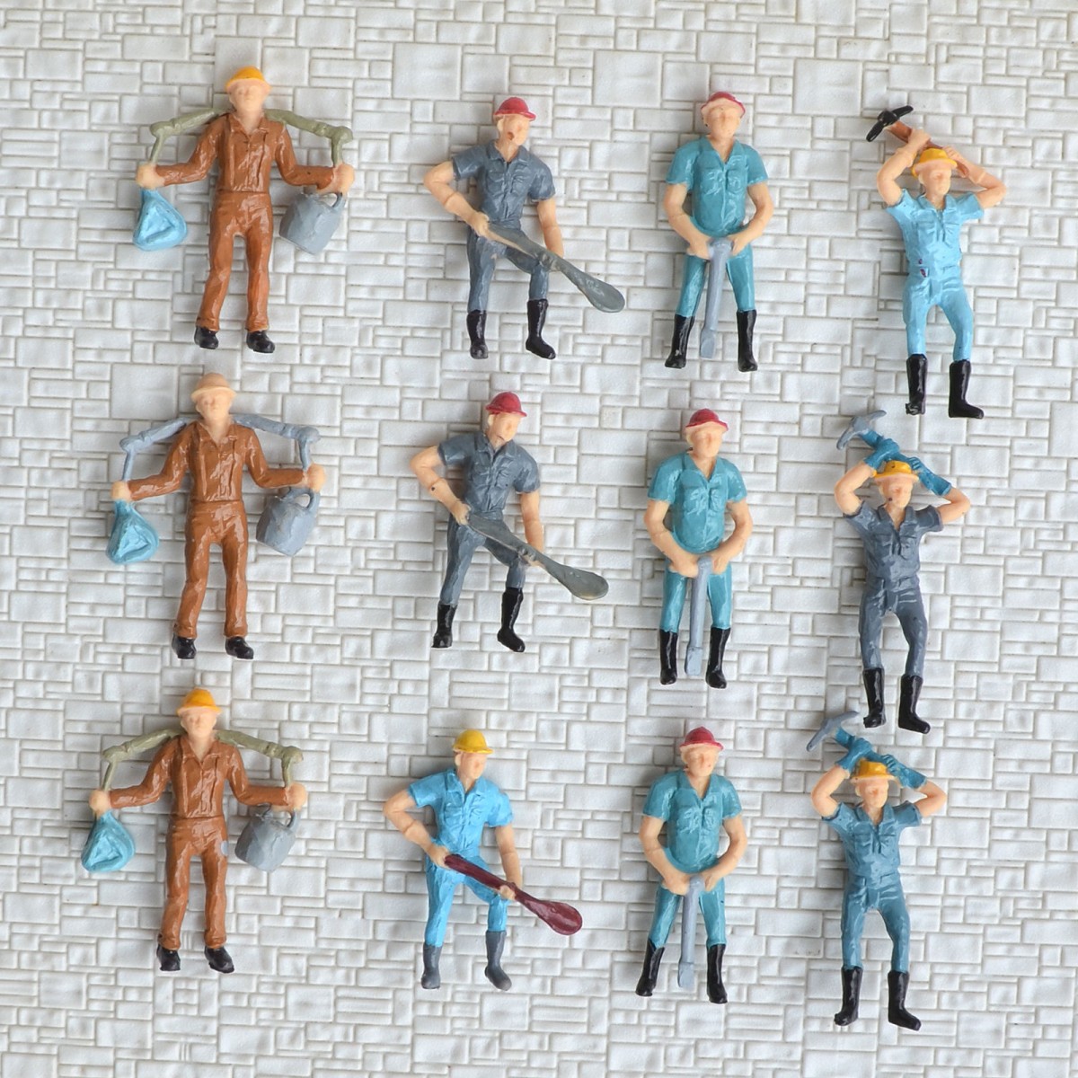 12 pcs O scale 1:48 Railway Workers Figures ( 4 poses )